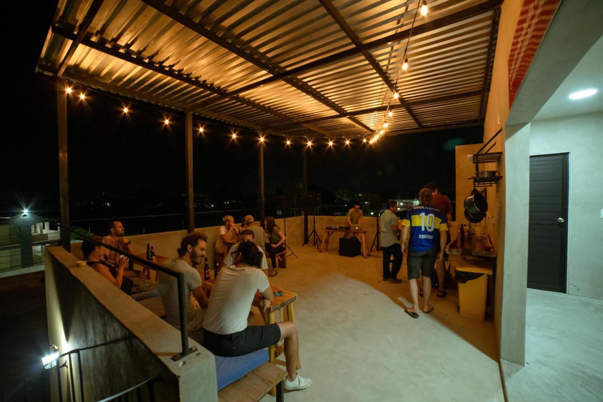 New Friends Hostel & Bar Adults Only Valladolid  Eksteriør bilde