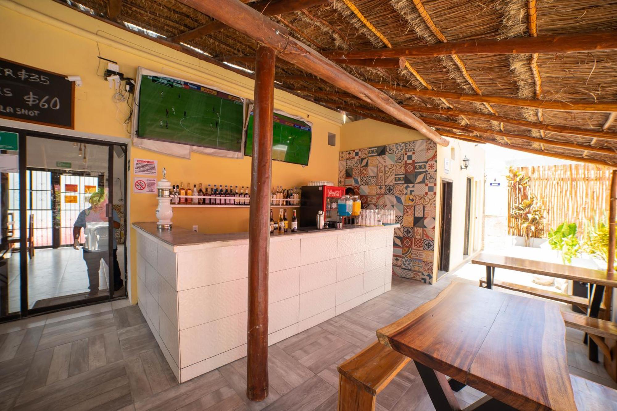 New Friends Hostel & Bar Adults Only Valladolid  Eksteriør bilde
